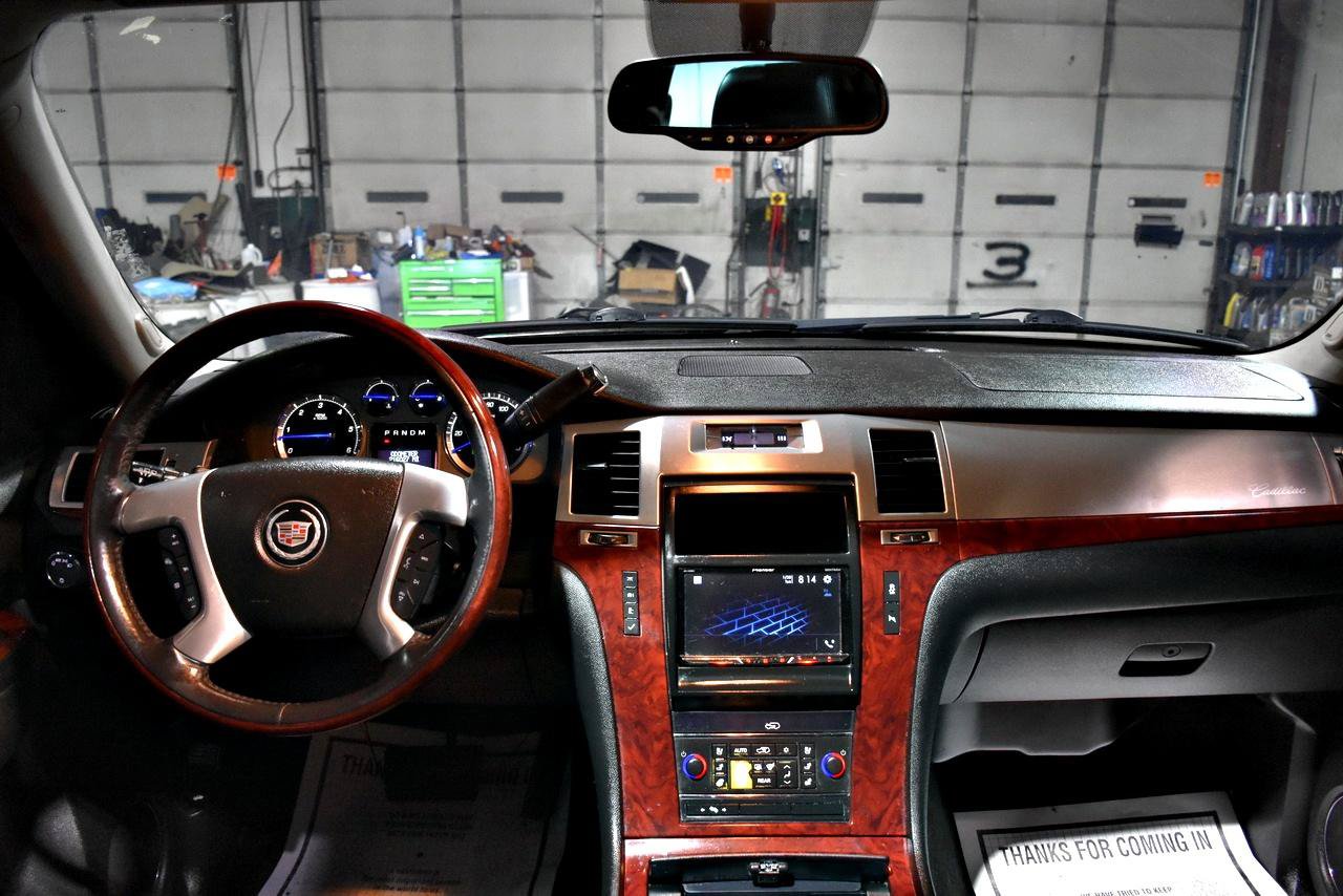 Used 2014 Cadillac Escalade Luxury RWD image 12