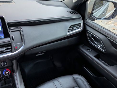 Used 2023 Chevrolet Suburban RST w/ Luxury Package image 17