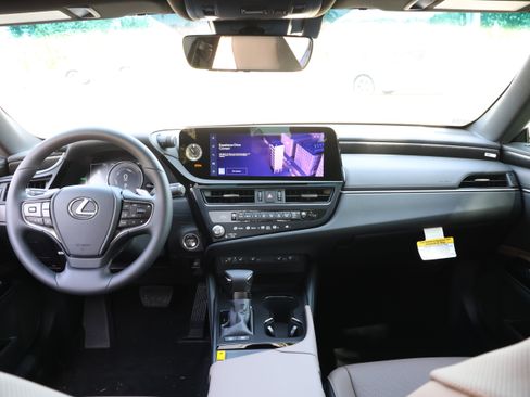 Used 2025 Lexus ES 300h w/ Premium Package FWD image 20