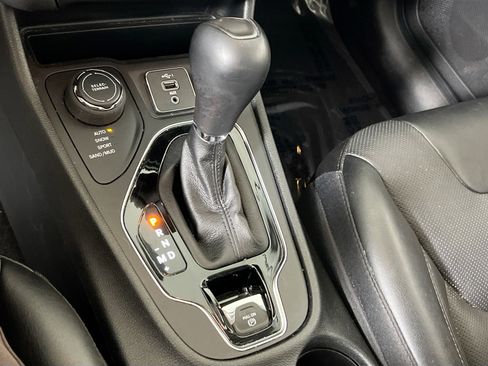 Used 2022 Jeep Cherokee Limited image 16