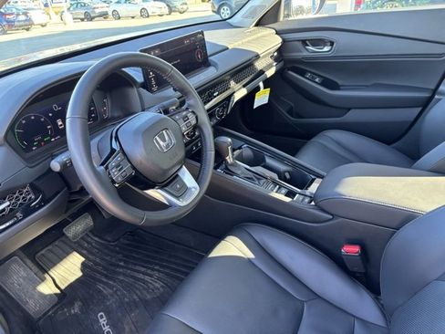 Used 2025 Honda Accord Touring image 11