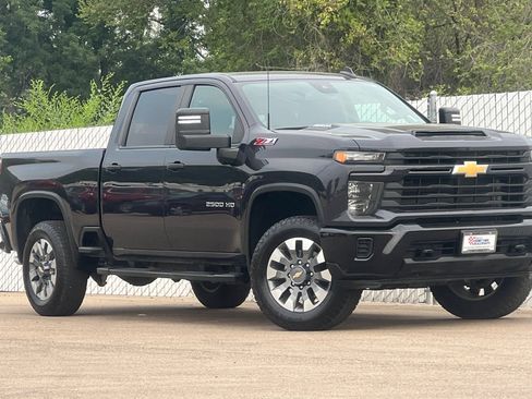 Used 2024 Chevrolet Silverado 2500 Custom w/ Custom Value Package AWD/4WD image 2