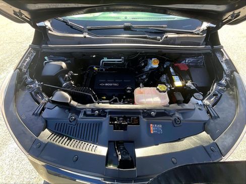 Used 2019 Chevrolet Trax LT w/ Sun & Sound Package image 28