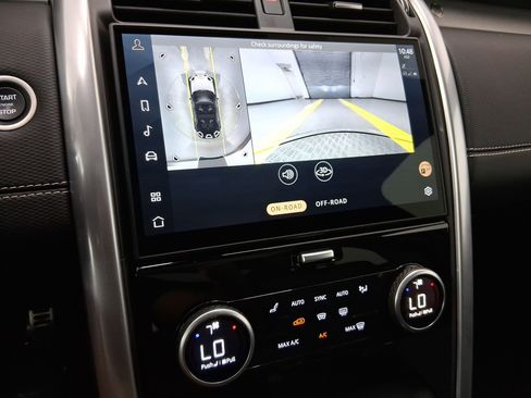 Used 2025 Land Rover Discovery Dynamic SE image 25