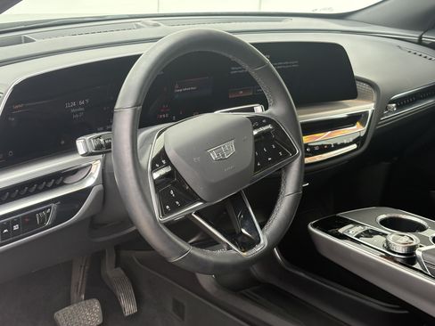 Certified 2024 Cadillac Lyriq Luxury AWD/4WD image 15