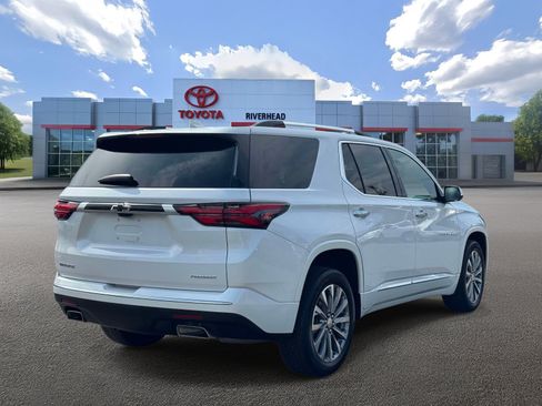 Used 2023 Chevrolet Traverse Premier FWD image 6