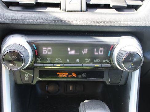 Used 2021 Toyota RAV4 XLE AWD/4WD image 18