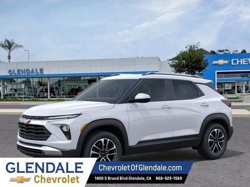 New 2026 Chevrolet TrailBlazer LT w/ LT Cold Weather Package FWD image 2