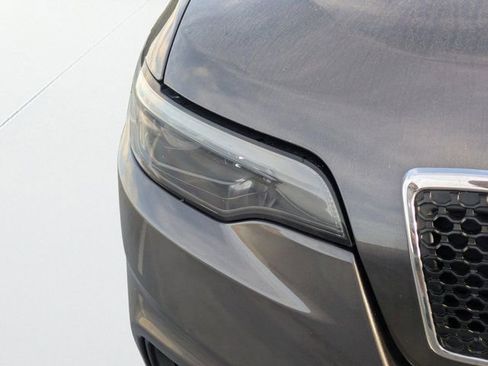 Used 2022 Jeep Cherokee Latitude Lux w/ Mopar Interior Package image 8