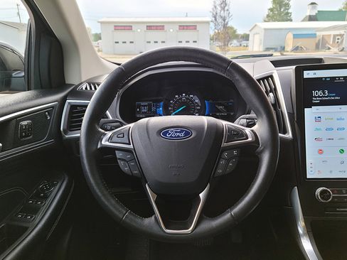 Used 2024 Ford Edge Titanium image 10