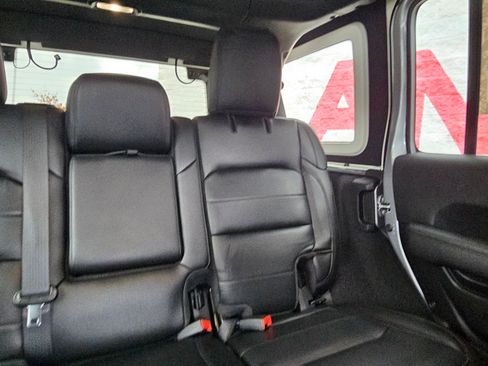 Used 2021 Jeep Wrangler Unlimited Sahara image 27