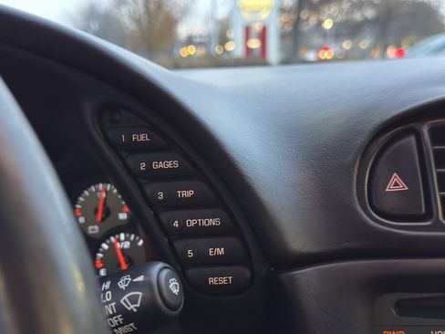 Used 2004 Chevrolet Corvette Coupe w/ Roof Package image 22
