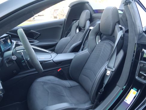 Used 2025 Chevrolet Corvette Stingray Premium Conv w/ Z51 Performance Package RWD image 33