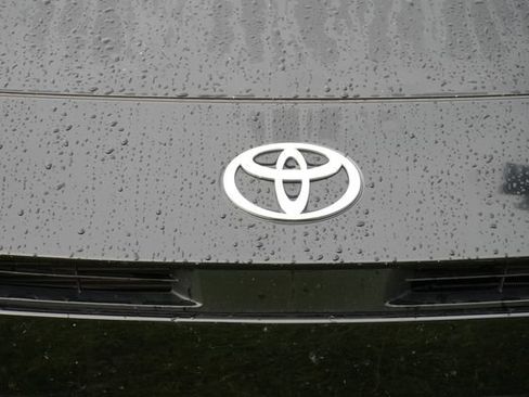 Used 2025 Toyota Camry SE FWD image 4