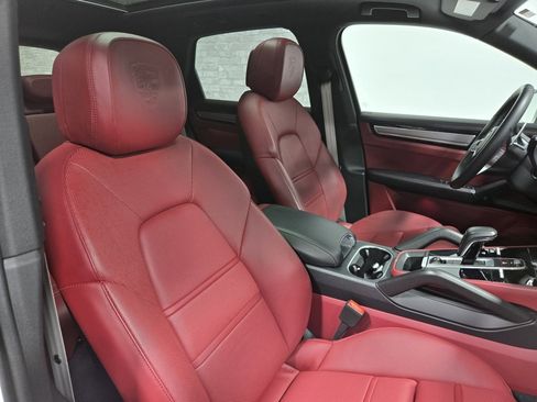 Used 2022 Porsche Cayenne Platinum Edition image 50