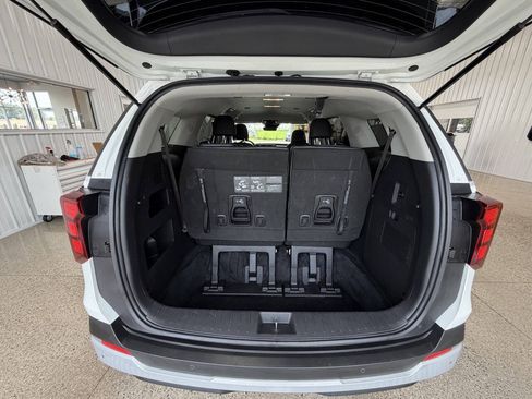Used 2025 Kia Carnival FWD image 27