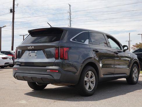 Used 2023 Kia Sorento LX FWD image 5