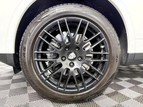 Used 2017 Porsche Cayenne Platinum Edition AWD/4WD image 23