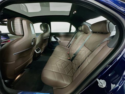 New 2026 BMW i7 xDrive60 image 25