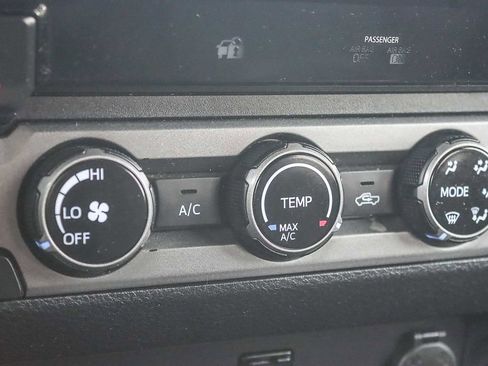 Used 2017 Toyota Tacoma TRD Sport w/ Tow Package image 28