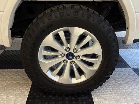 Used 2015 Ford F150 Lariat w/ Equipment Group 502A Luxury AWD/4WD image 10