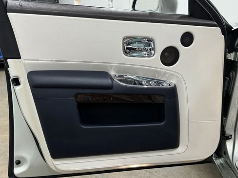 Used 2015 Rolls-Royce Ghost RWD image 31