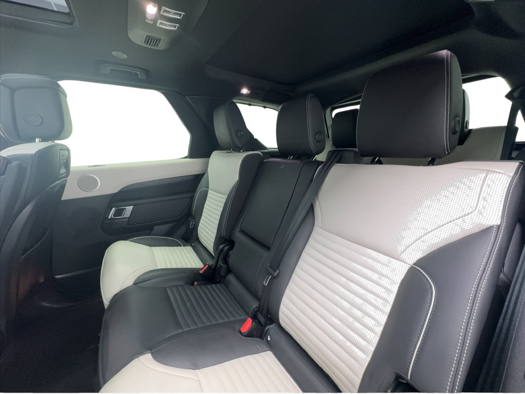Used 2023 Land Rover Discovery Metropolitan Edition AWD/4WD image 27