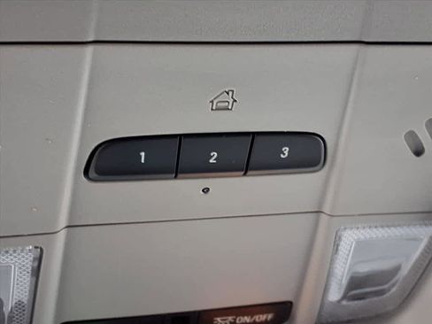 Used 2018 Chevrolet Equinox LT image 20