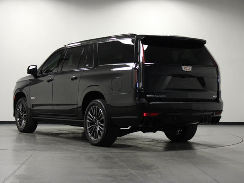 Used 2024 Cadillac Escalade ESV V w/ Heavy-Duty Trailer Package AWD/4WD image 6