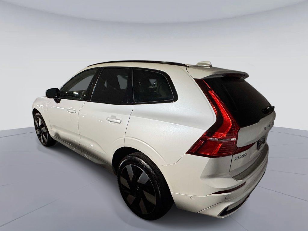 Used 2024 Volvo XC60 T8 Ultimate w/ Protection Package Premier AWD/4WD image 4
