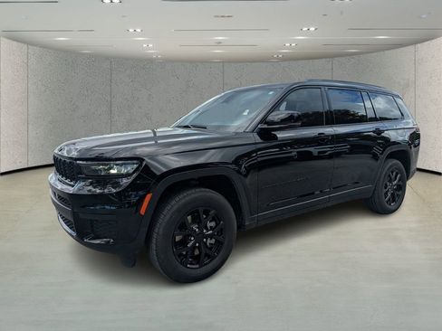 Used 2025 Jeep Grand Cherokee L Laredo image 7