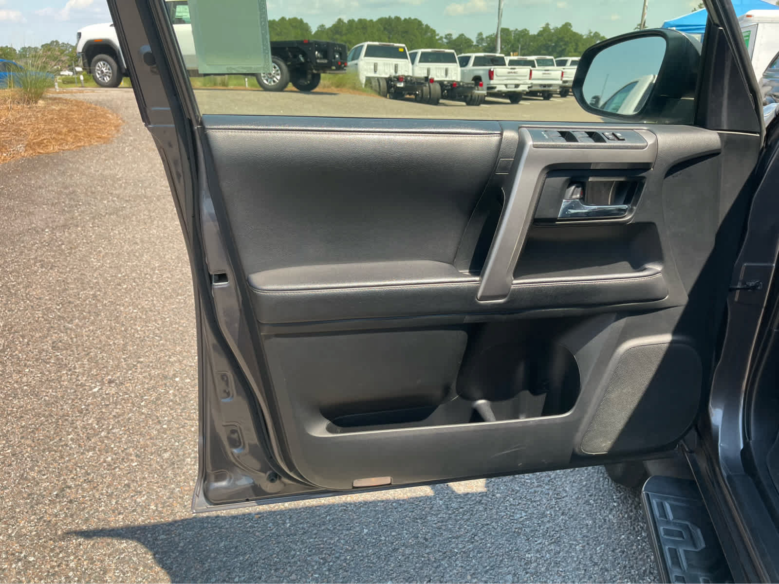 Used 2020 Toyota 4Runner SR5 AWD/4WD image 12