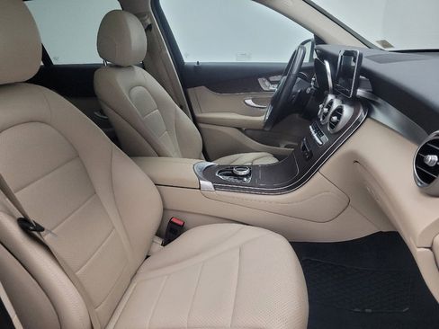 Used 2019 Mercedes-Benz GLC 300 4MATIC w/ Premium Package image 21