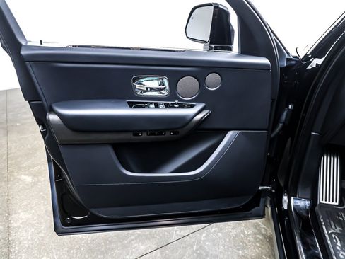 Used 2024 Rolls-Royce Cullinan image 21
