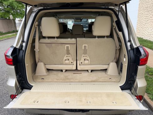 Used 2017 Lexus LX 570 4WD w/ Luxury Package image 14