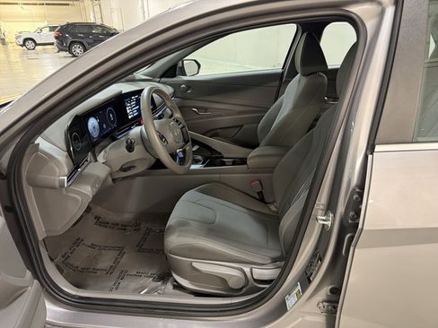 Used 2024 Hyundai Elantra SEL w/ Convenience Package FWD image 15