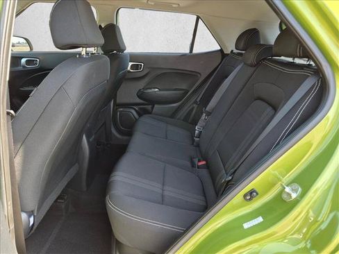 Used 2023 Hyundai Venue SEL FWD image 18