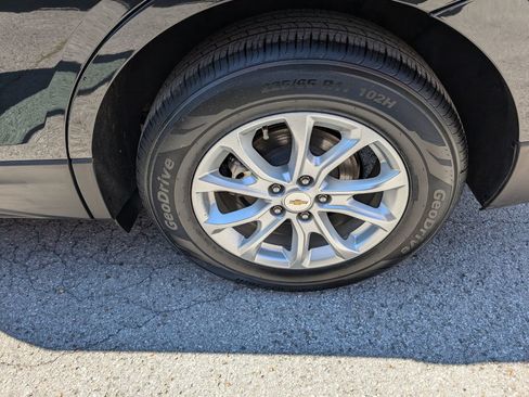 Used 2021 Chevrolet Equinox LS FWD image 26