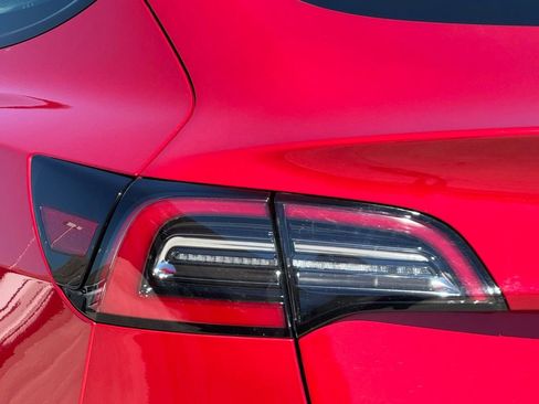 Used 2022 Tesla Model 3 image 11