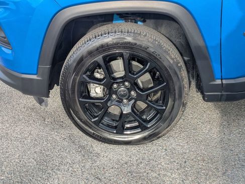 Used 2025 Jeep Compass Latitude w/ Altitude Special Edition image 9