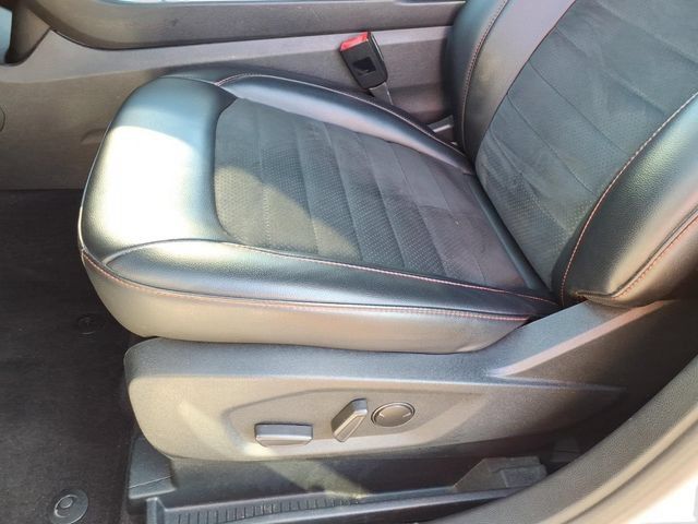 Used 2020 Ford Edge ST-Line FWD image 6
