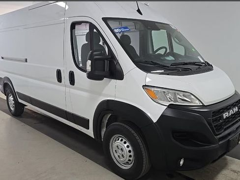 Used 2025 RAM ProMaster 2500 w/ Convenience Group FWD image 2