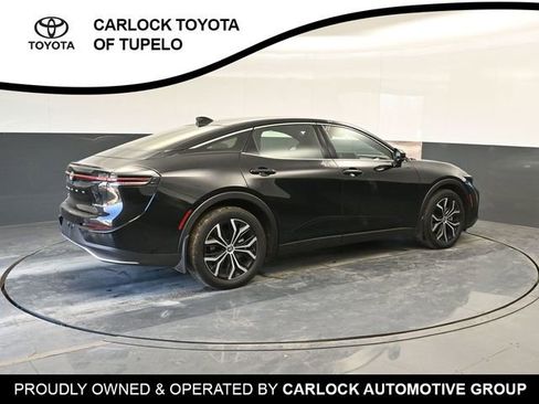 Used 2023 Toyota Crown Limited image 3