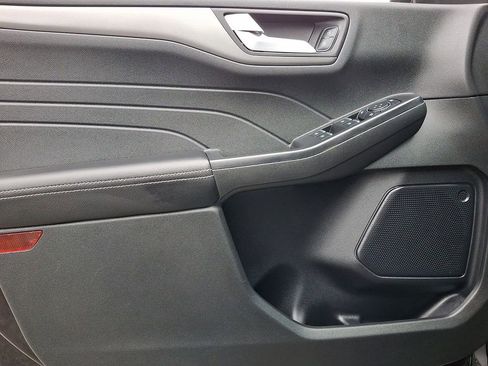 Used 2025 Ford Escape SE image 13