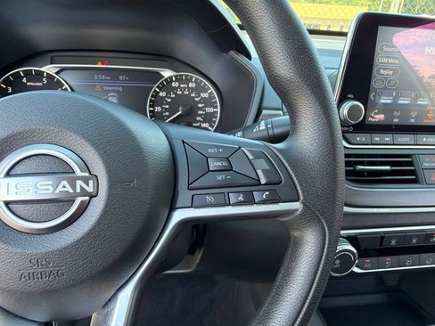 Used 2025 Nissan Altima 2.5 SV FWD image 17