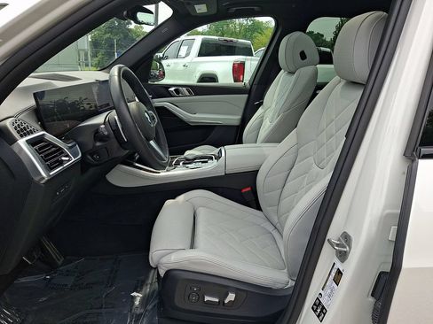 Used 2025 BMW X5 xDrive40i w/ M Sport Package AWD/4WD image 14