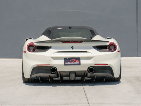 Used 2018 Ferrari 488 GTB RWD image 8