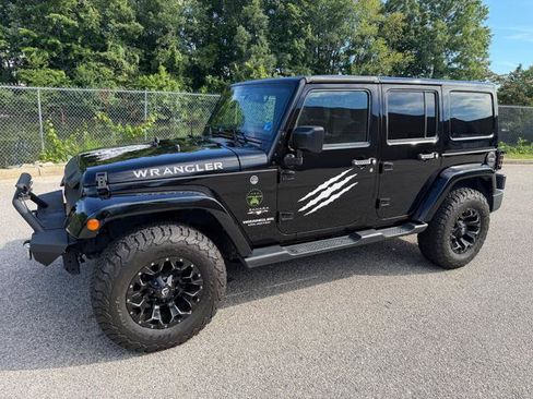 Used 2017 Jeep Wrangler Unlimited Sahara w/ Max Tow Package AWD/4WD image 9