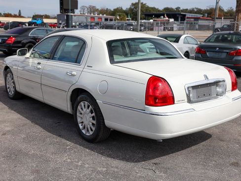 Used 2006 Lincoln Town Car Signature image 5