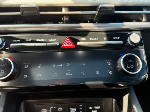 Certified 2025 Hyundai Santa Cruz Limited AWD/4WD image 17